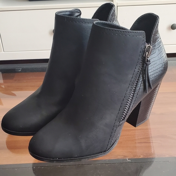 Black Zip Call It Spring Booties 8½ - Picture 2 of 8